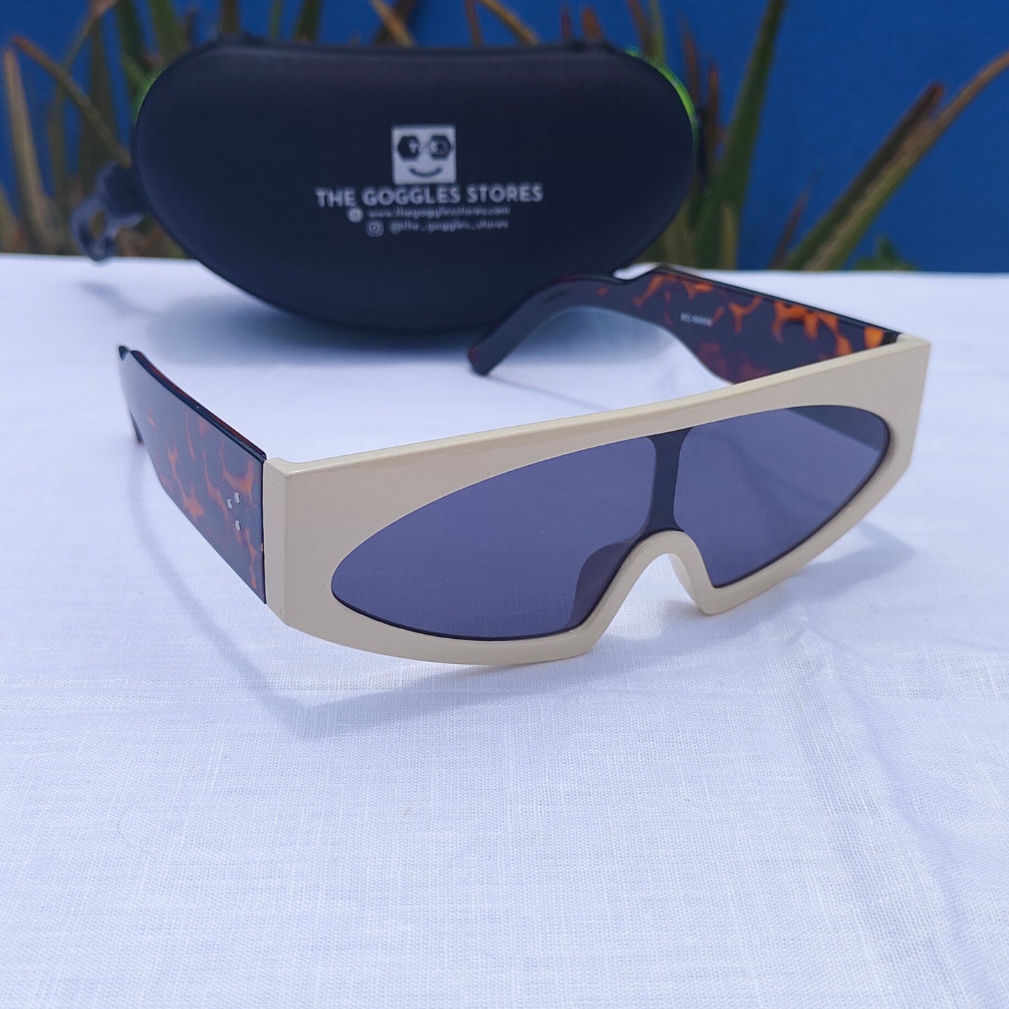 New oversized unisex sunglass